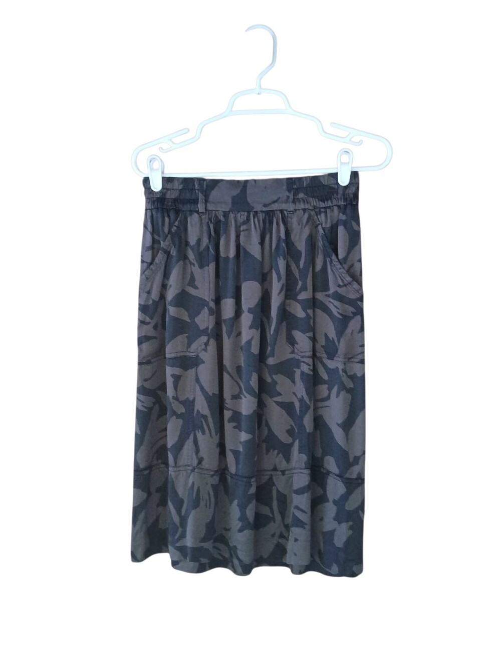 3/$15 LOFT Camouflage Elastic Waist Midi Rayon Skirt Size XS